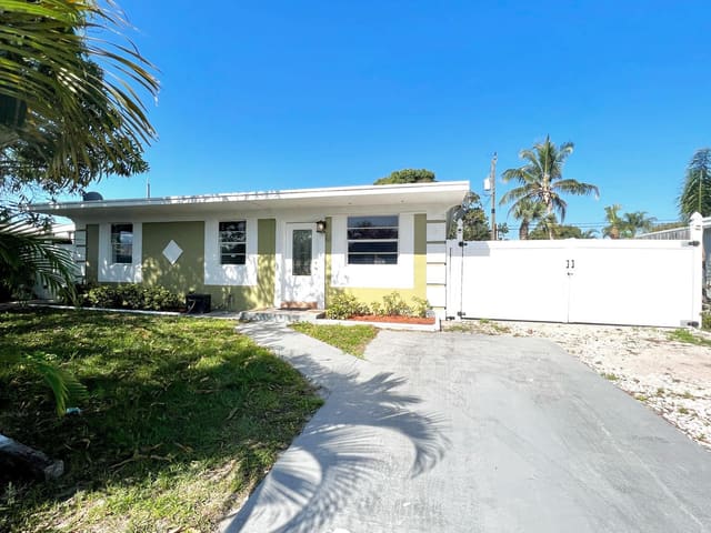 67 Tortuga Road, Palm Springs, FL 33461