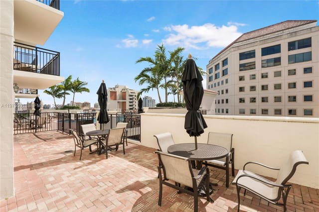 888 S Douglas Road 404, sold in Puerta De Palmas Condo, Coral Gables, FL