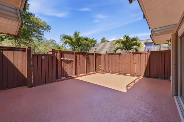 2734 SW 15th Street, Deerfield Beach, FL 33442
