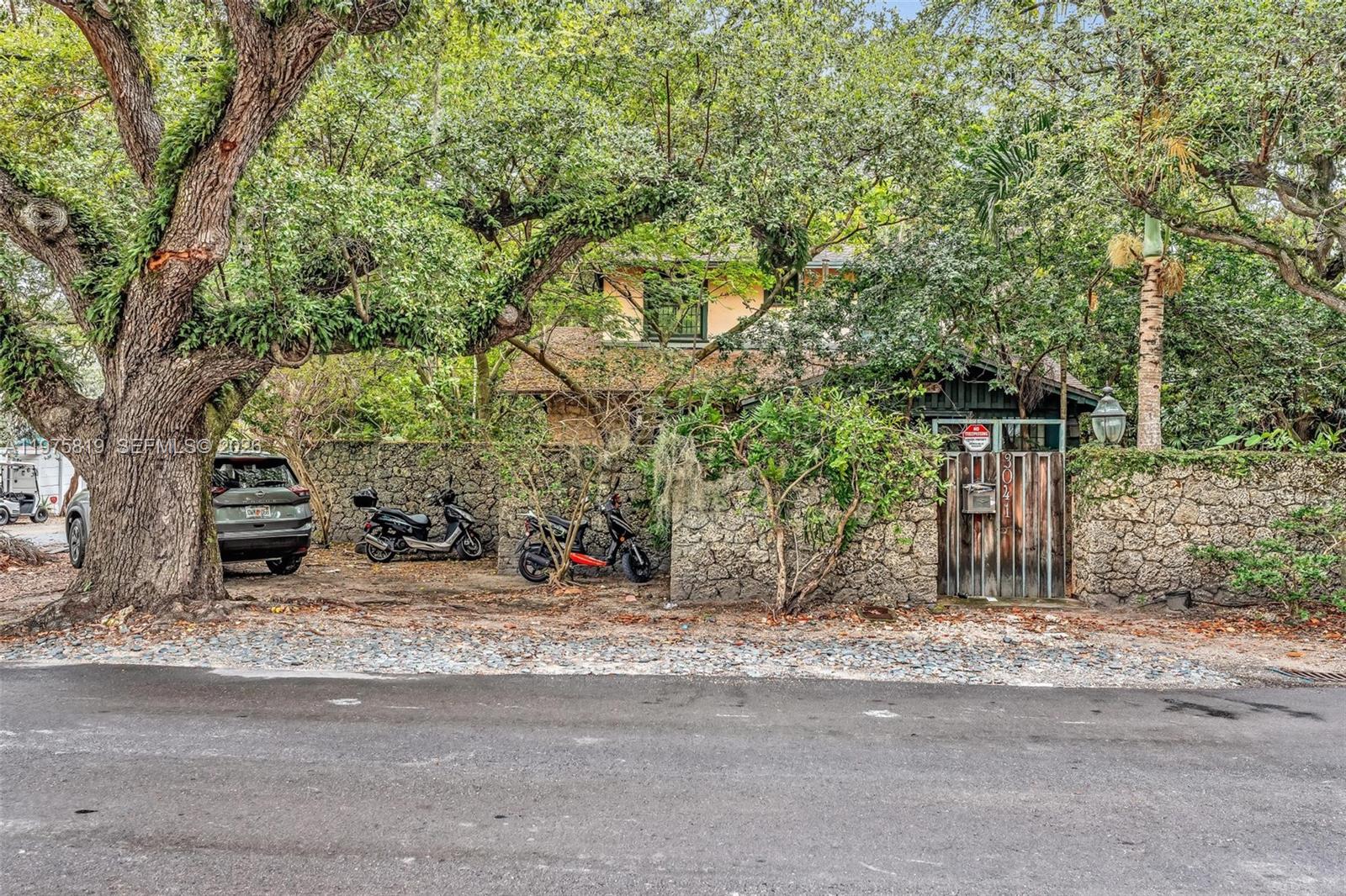 3041 Oak Avenue, Miami, FL 33133, Miami