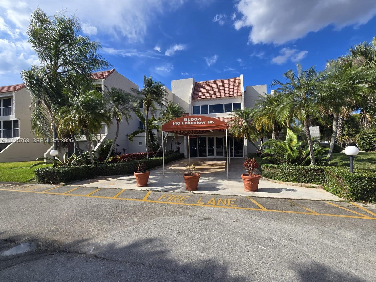 140 Lakeview Drive 111, Weston, FL 33326, Weston