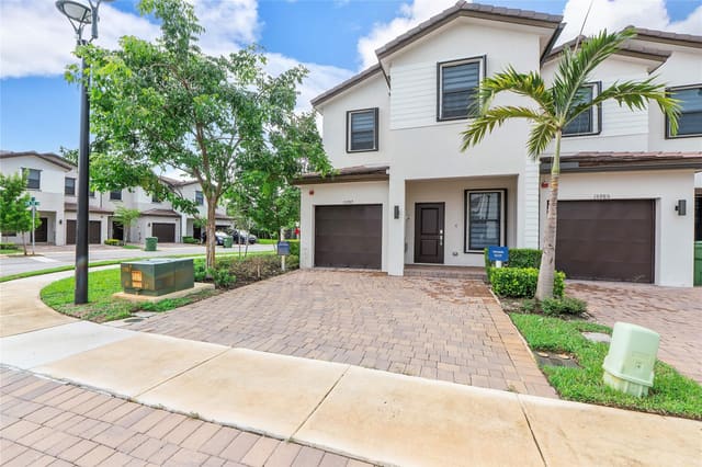 15987 SW 2nd Place 1, Pembroke Pines, FL 33027