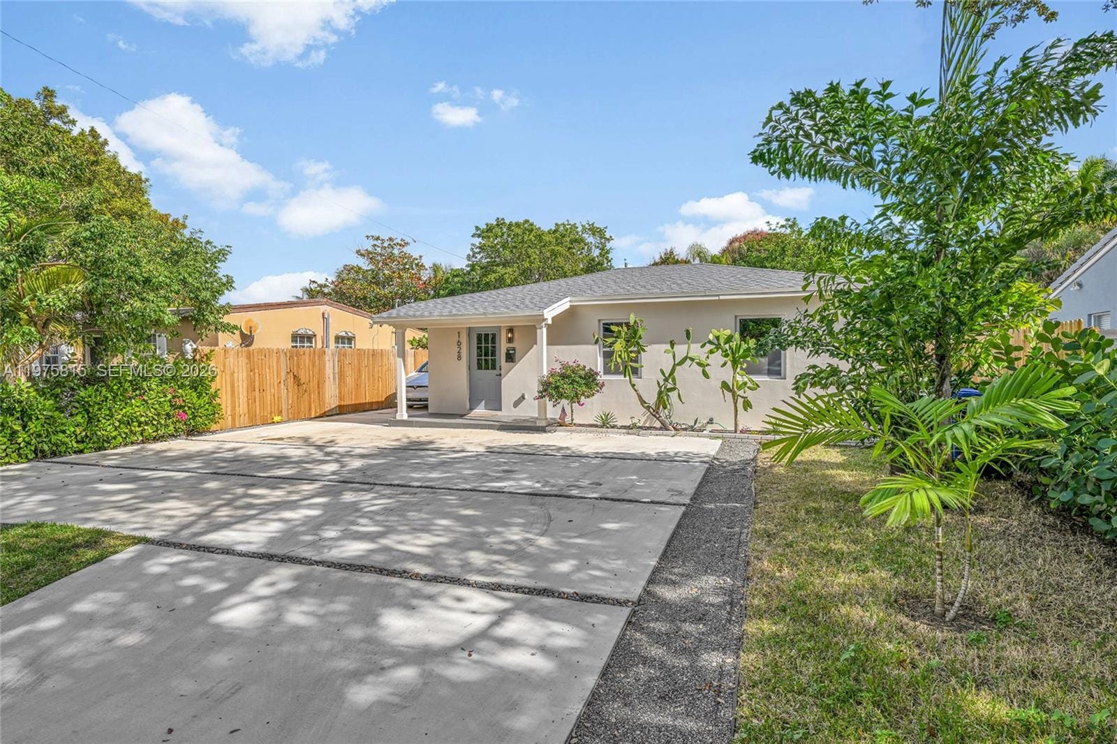1628 NW 5th Avenue — photo 2