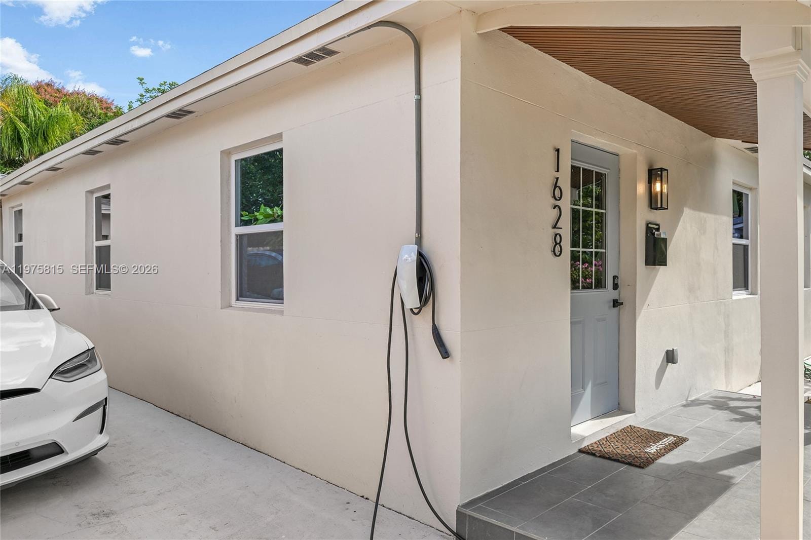 1628 NW 5th Avenue — photo 3