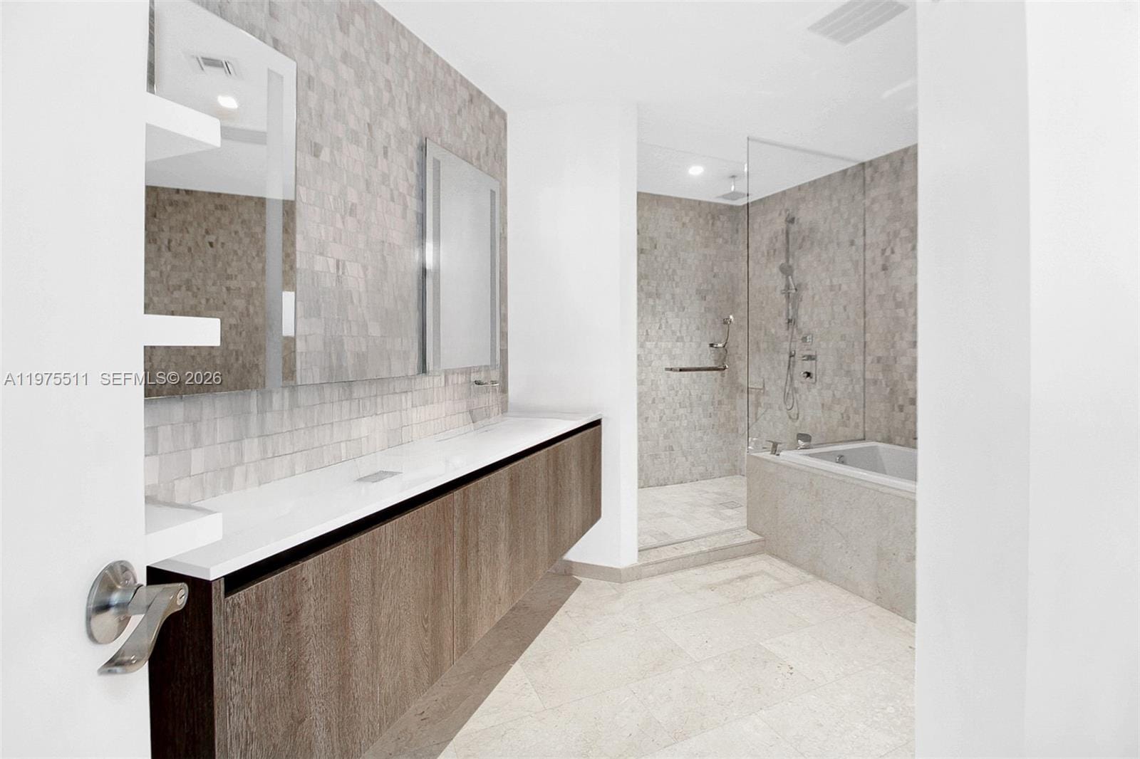68 SE 6th Street 2612, Miami, FL 33131 photo 16