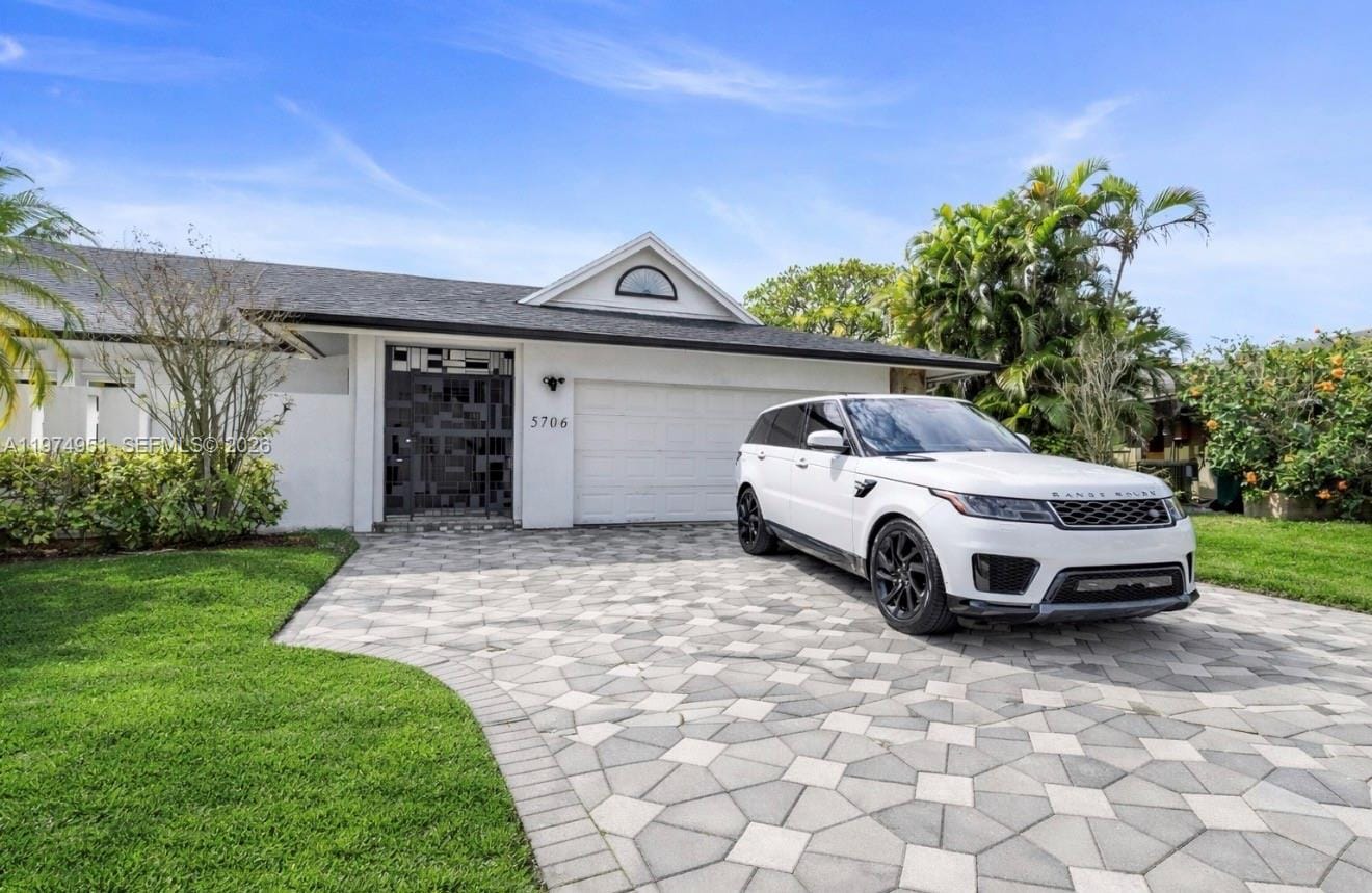 5706 Guava Drive — photo 4
