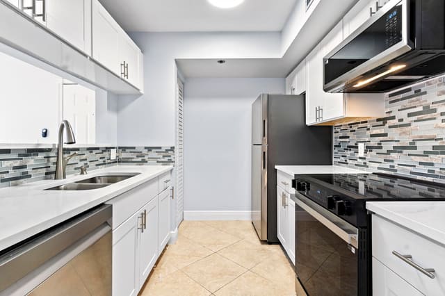123 Yacht Club Way 207, sold in Yacht Club On The Intracoastal, Hypoluxo, FL