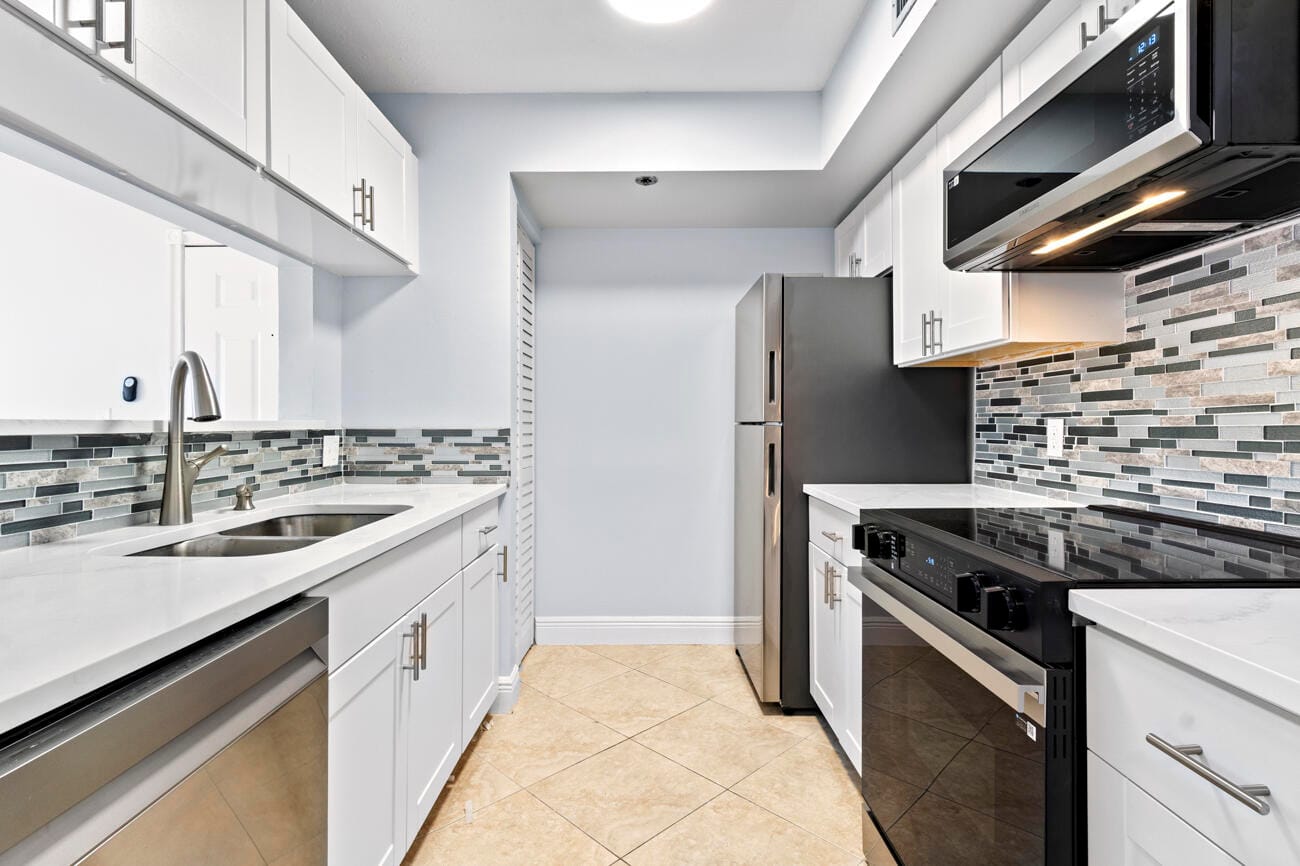 123 Yacht Club Way 207, Hypoluxo, FL 33462