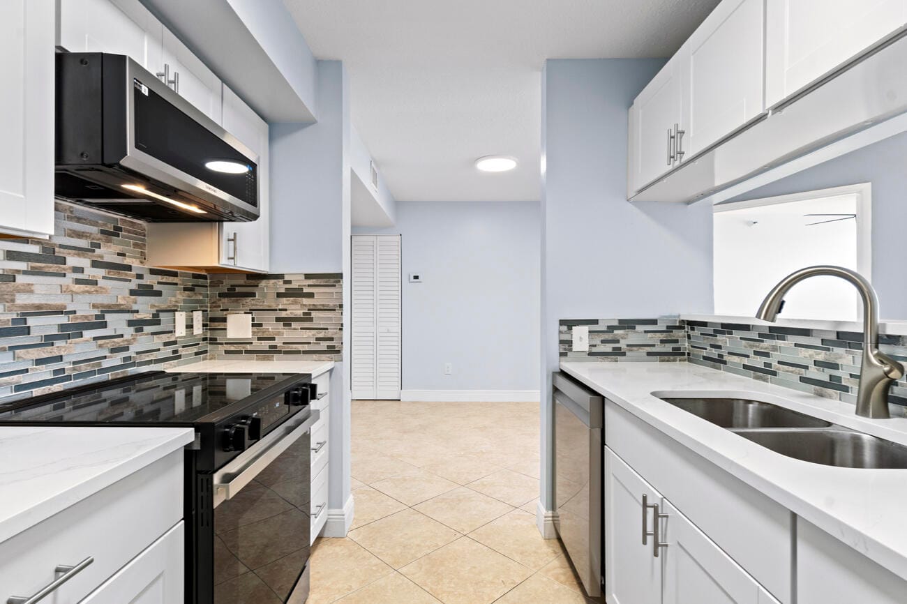 123 Yacht Club Way 207, Hypoluxo, FL 33462 photo 5