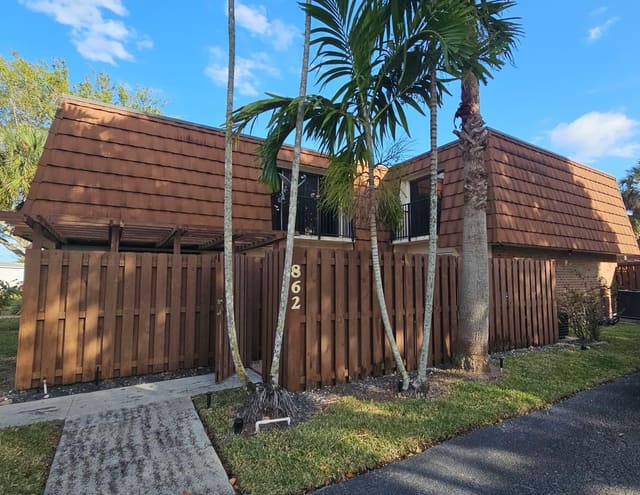 862 SW 118th Terrace, sold in Lake Pine Village, Davie, FL