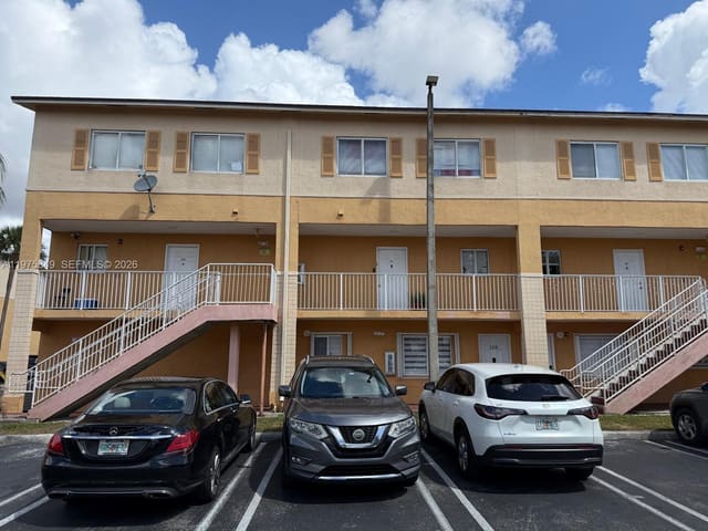 6255 Kendale Lakes Circle 128, sold in Paseo Real Condo, Miami, FL