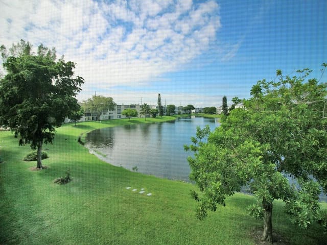2015 Farnham 2015, Deerfield Beach, FL 33442