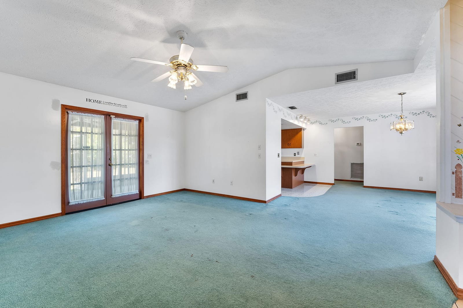 102 SE Crosspoint Drive — photo 4