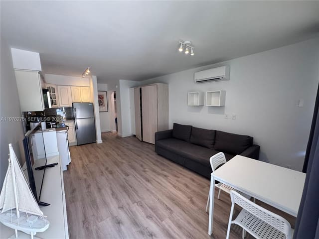 4228 N Ocean Drive 17, Lauderdale-By-The-Sea, FL 33308