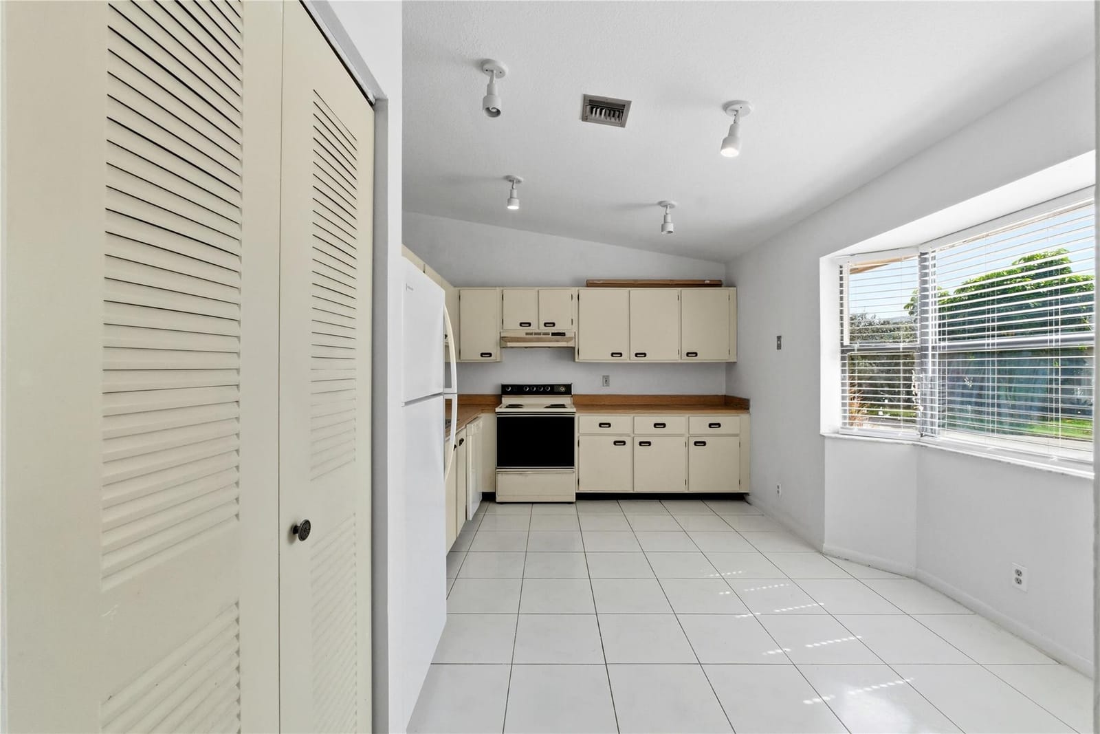 7520 NW 88th Terrace, Tamarac, FL 33321 photo 13