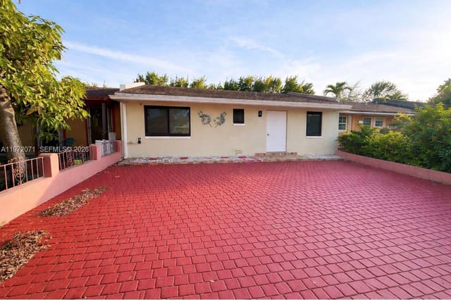12924 SW 45th Terrace, sold in Royale Green Townhouse Se, Miami, FL