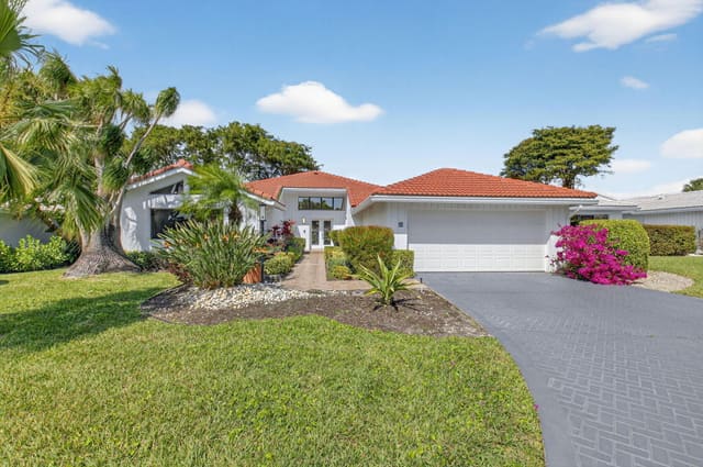 32 Estate Drive, sold in Estates At Hunters Run Condo, Boynton Beach, FL