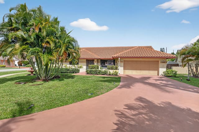 9362 Laurel Green Drive, Boynton Beach, FL 33437