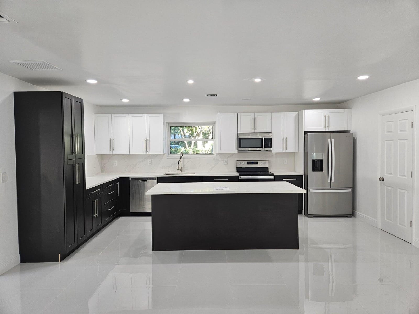 1124 Yale Drive — photo 3