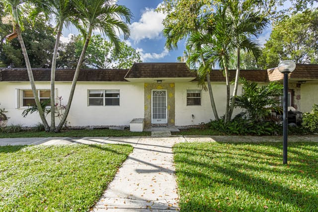 437 SW Natura Avenue F, Deerfield Beach, FL 33441