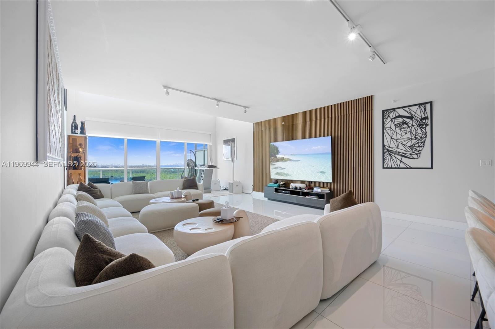 400 Sunny Isles Boulevard 2004 — photo 2