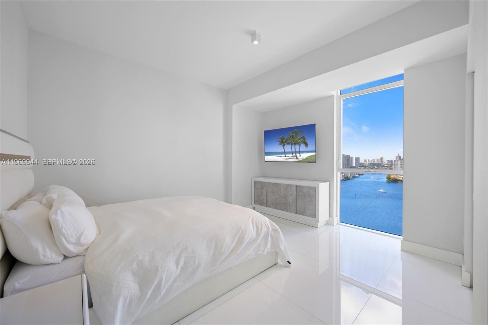 400 Sunny Isles Boulevard 2004 — photo 11