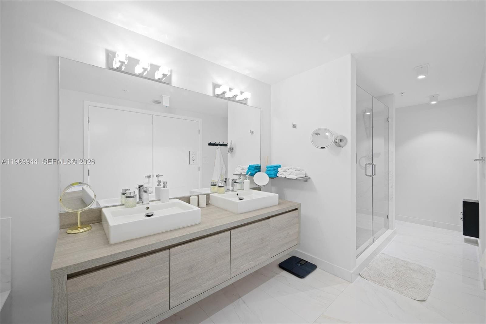 400 Sunny Isles Boulevard 2004, Sunny Isles Beach, FL 33160 photo 17