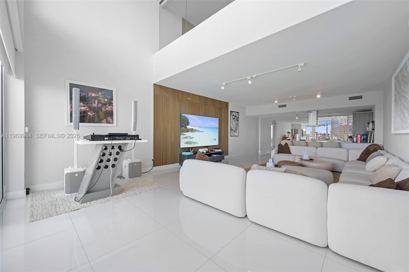 400 Sunny Isles Boulevard 2004 — photo 3
