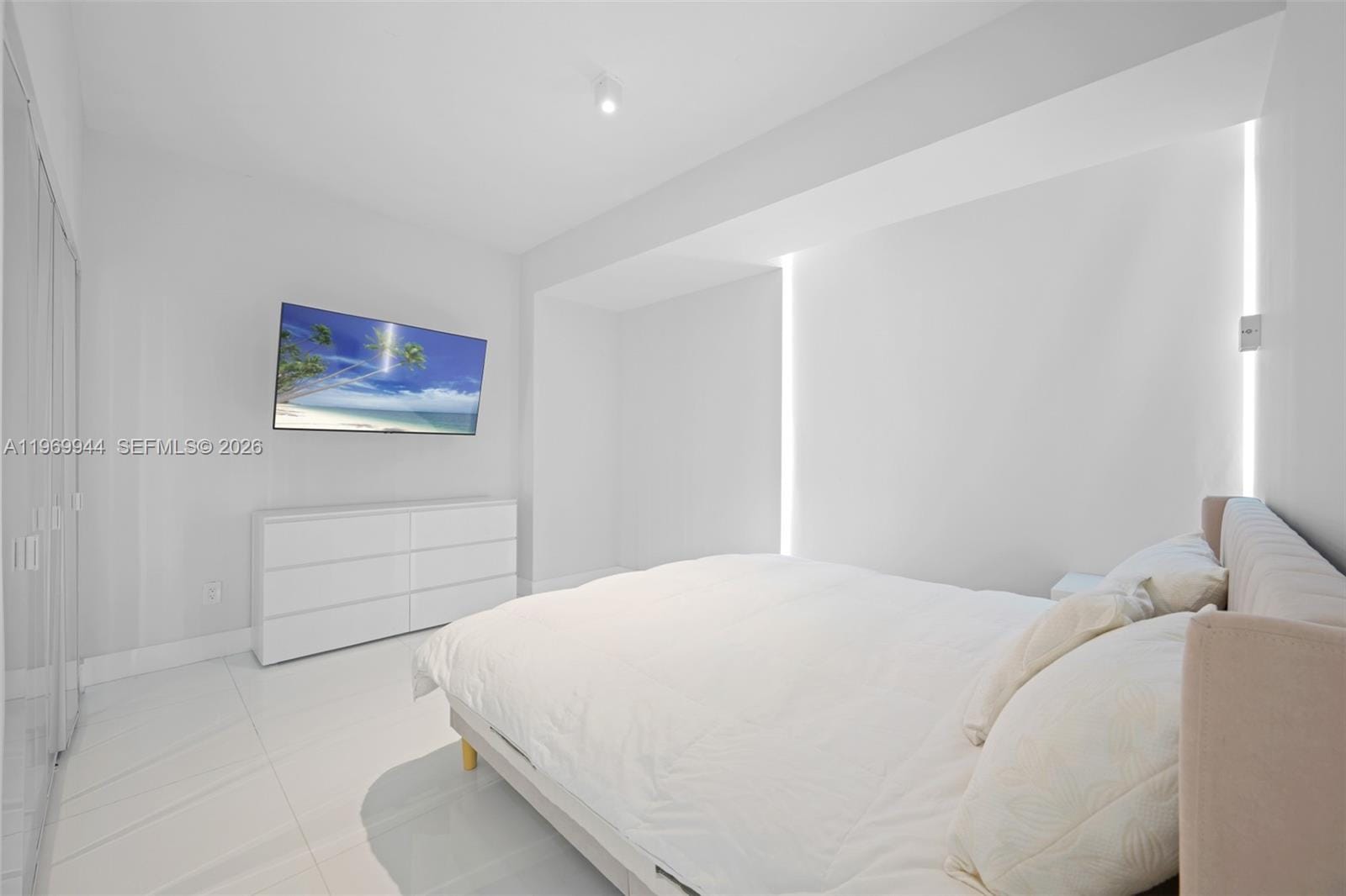 400 Sunny Isles Boulevard 2004, Sunny Isles Beach, FL 33160 photo 19