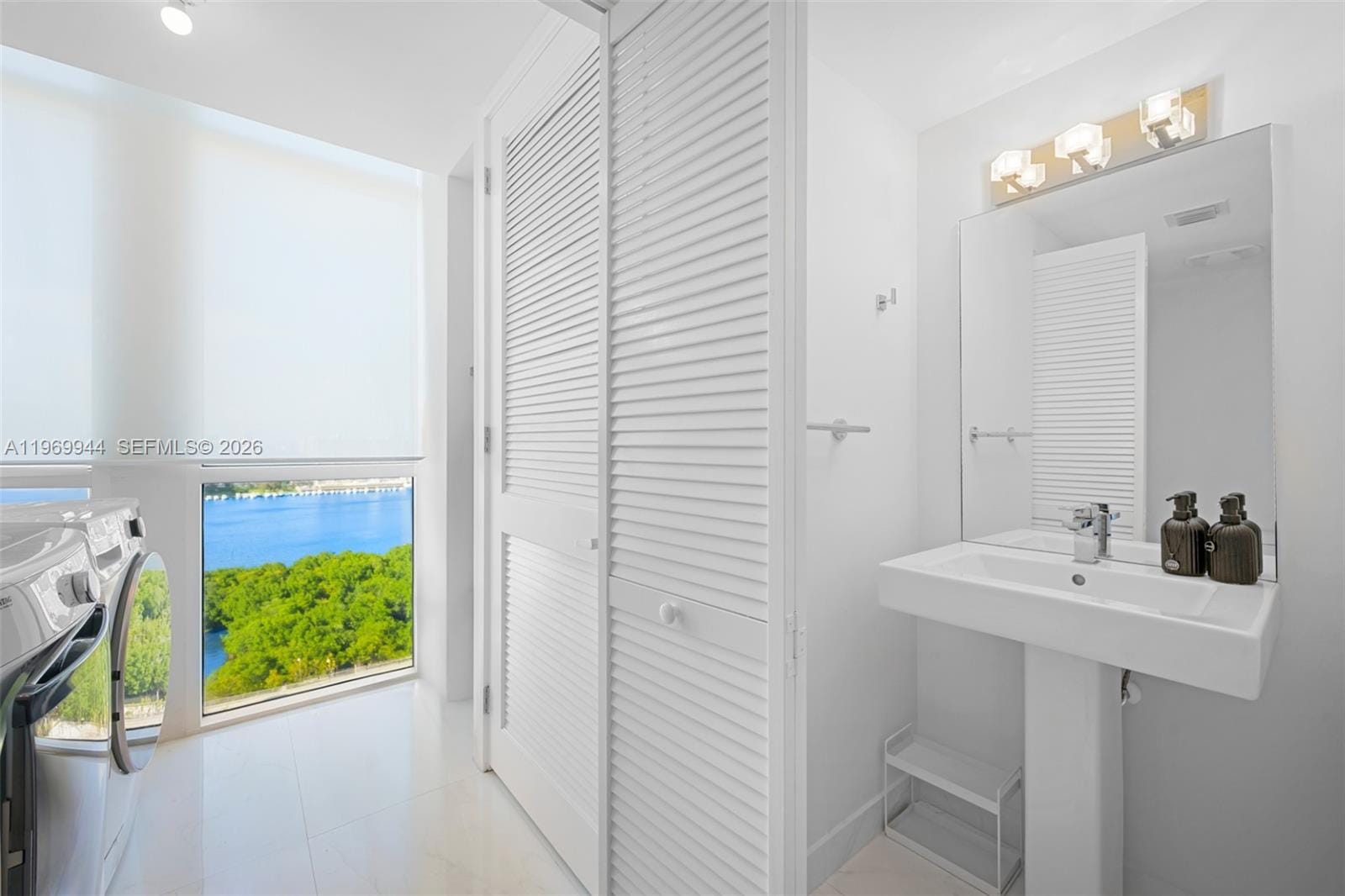 400 Sunny Isles Boulevard 2004 — photo 9