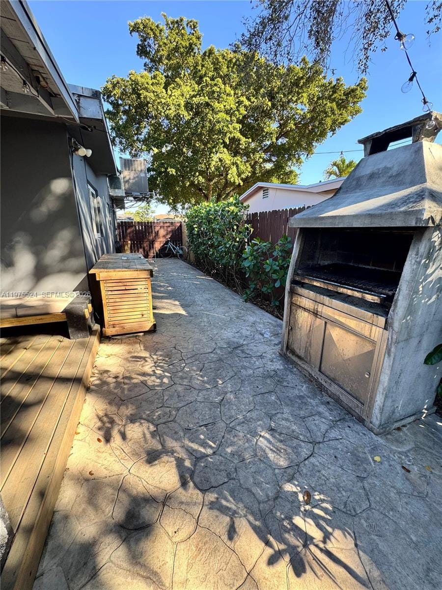 7430 Douglas Street — photo 10