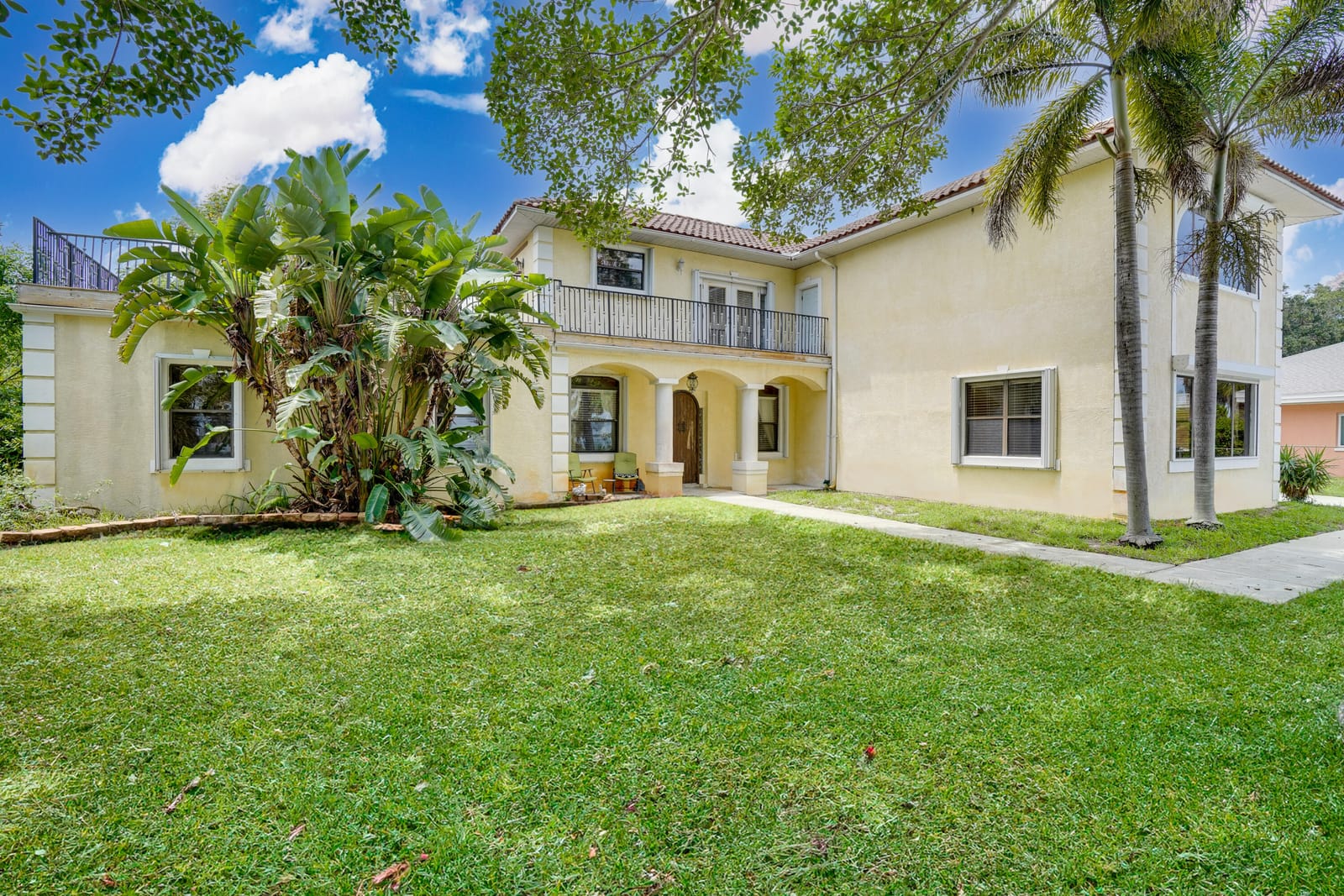 8945 S Indian River Drive — photo 2