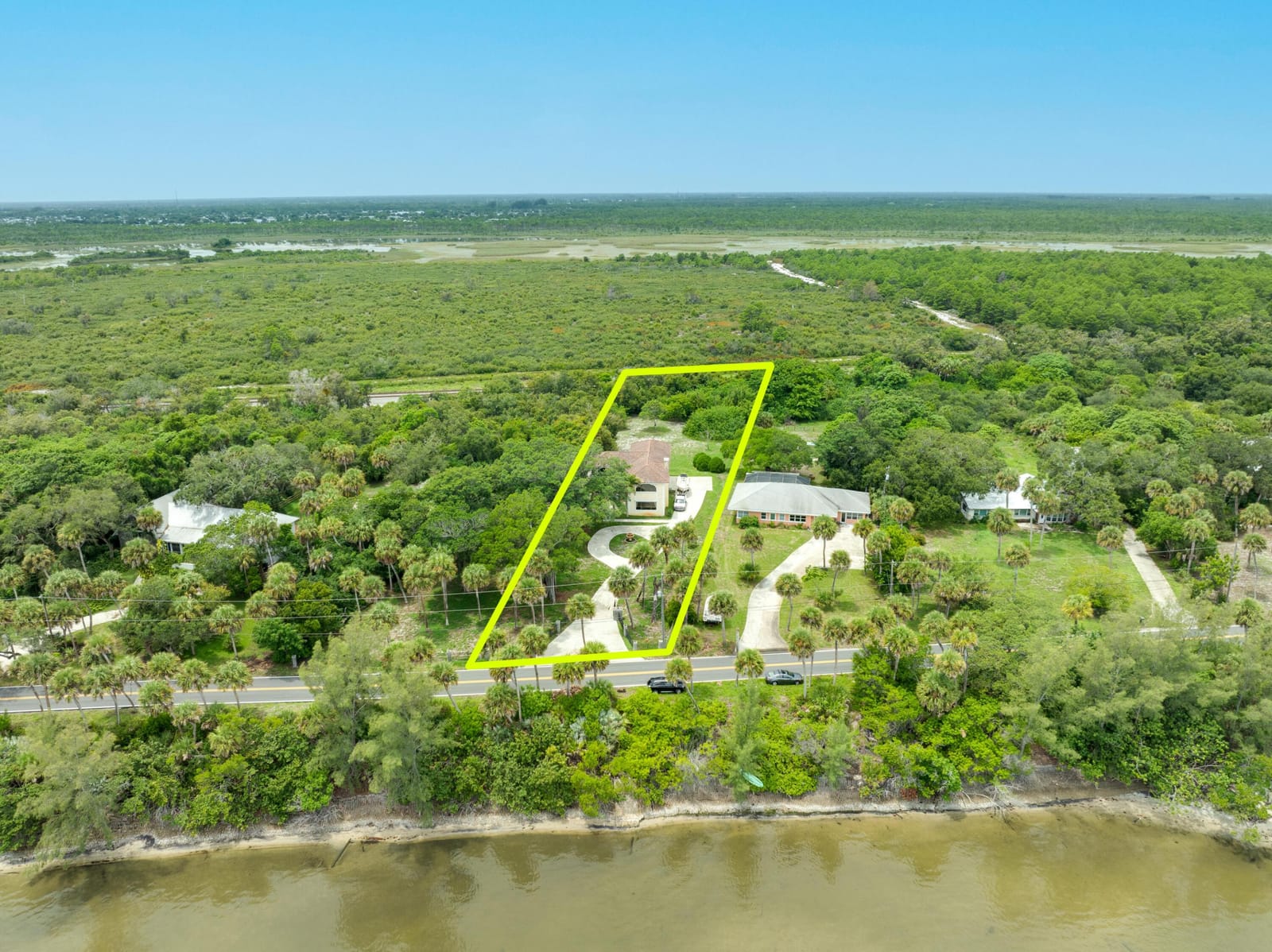 8945 S Indian River Drive — photo 5