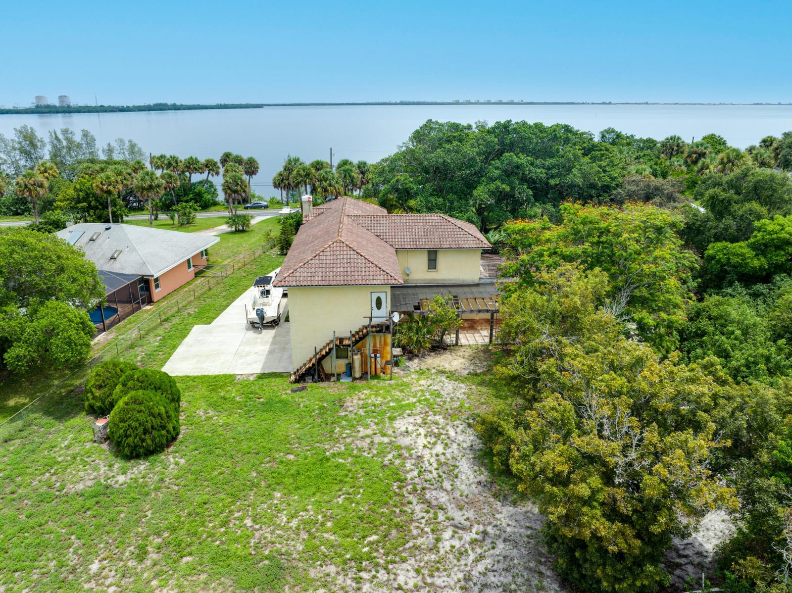 8945 S Indian River Drive — photo 7