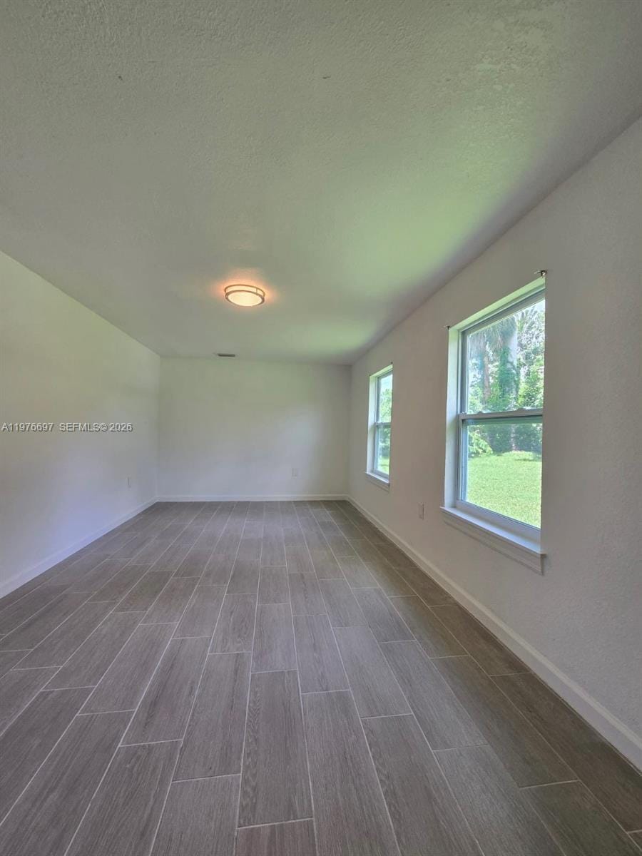 4438 E Riverside Drive — photo 3