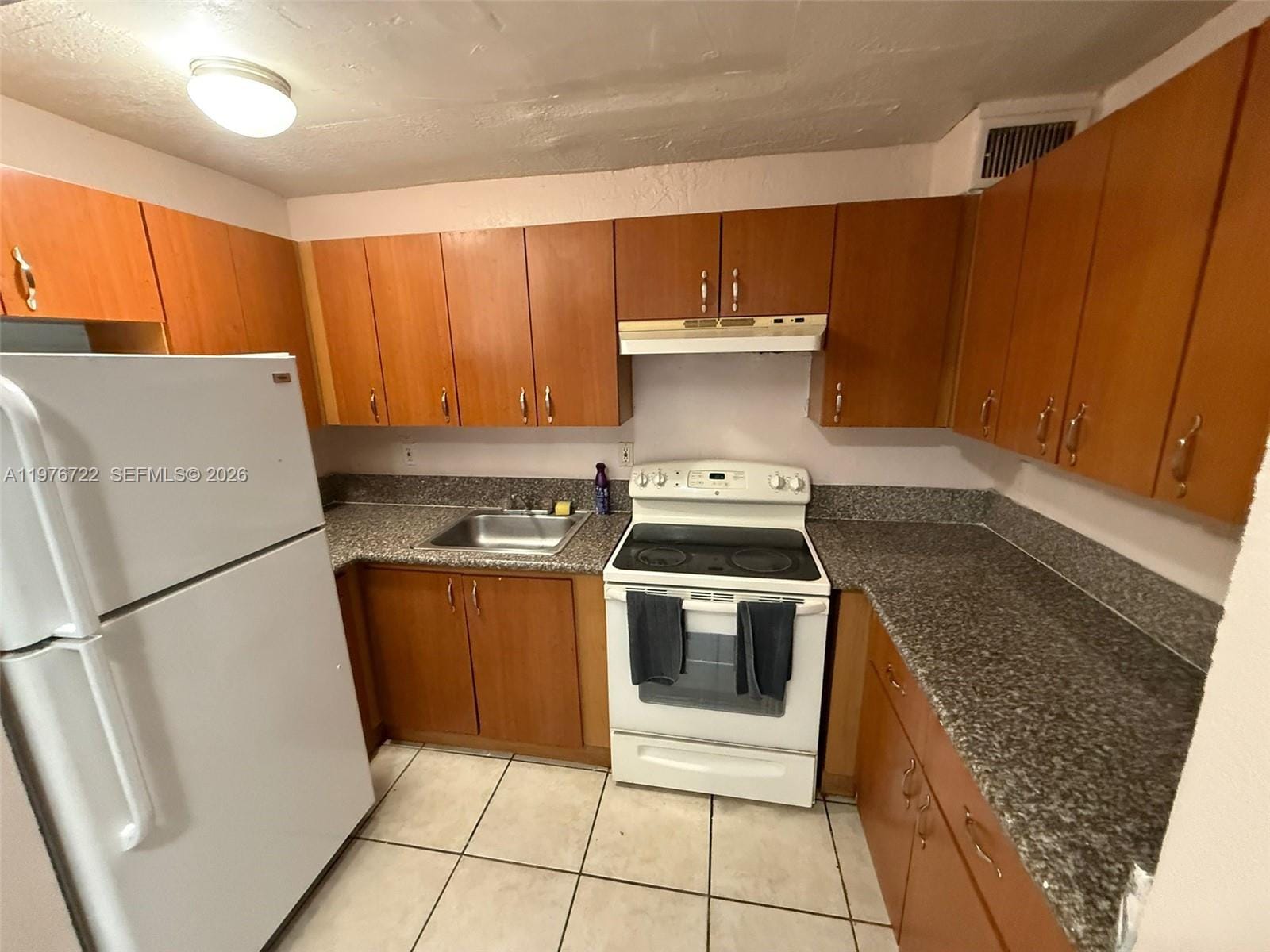 4732 SW 33rd Avenue 103 — photo 1
