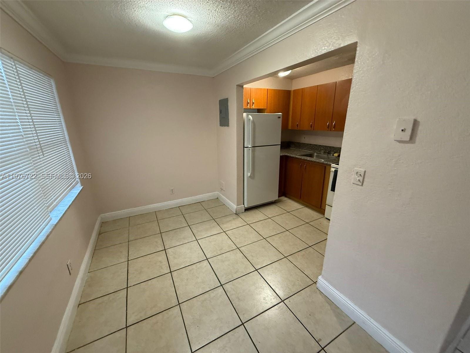 4732 SW 33rd Avenue 103 — photo 2