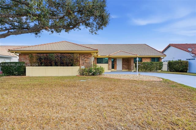 5250 King Arthur Avenue, Davie, FL 33331