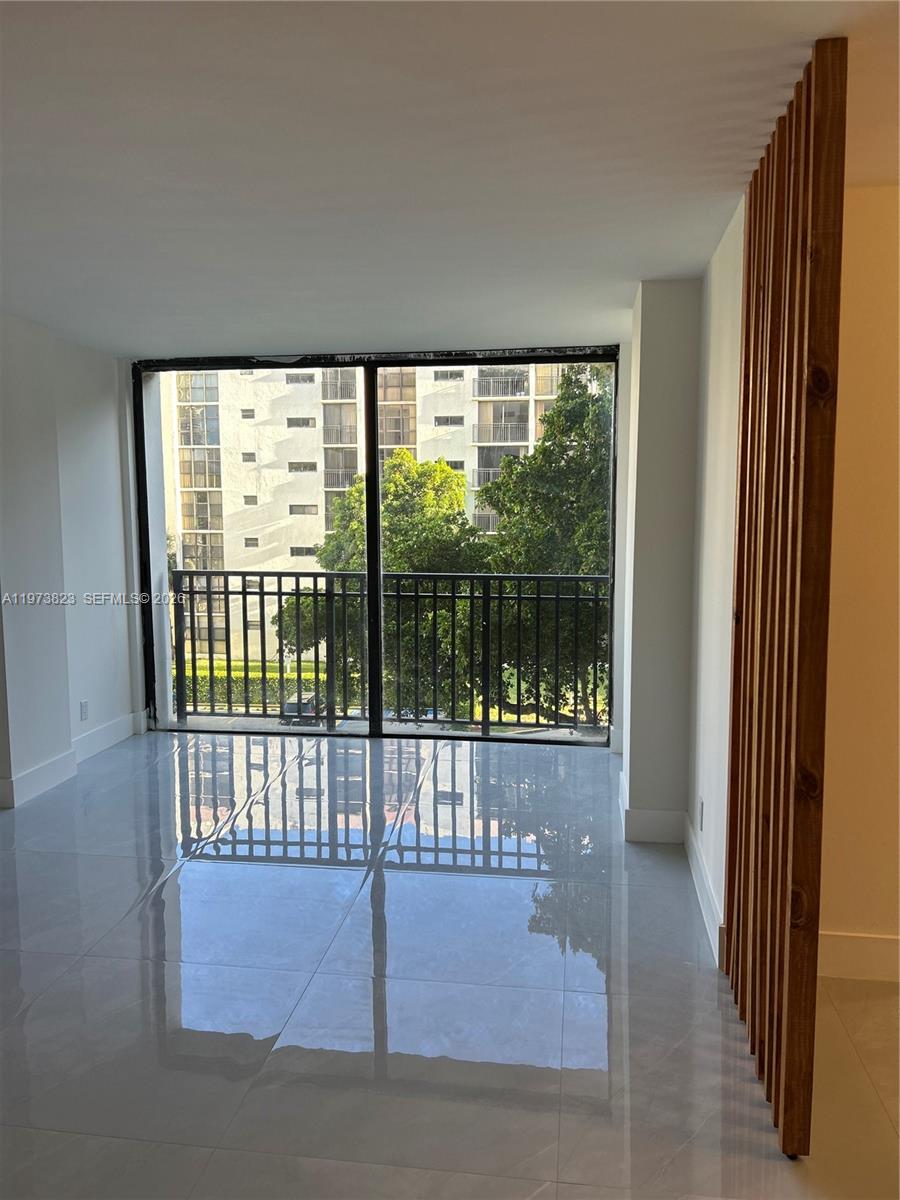17021 N Bay Road 427 — photo 11