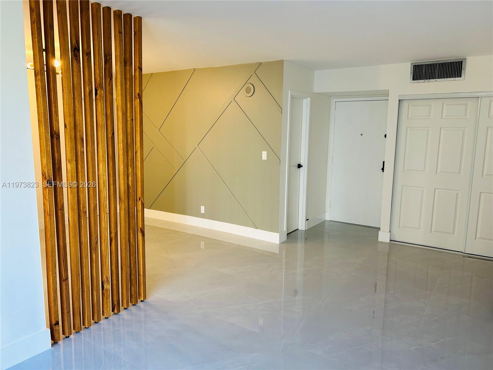 17021 N Bay Road 427 — photo 3