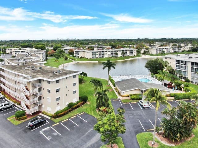 2616 N Gardens Drive 105, Lake Worth, FL 33461