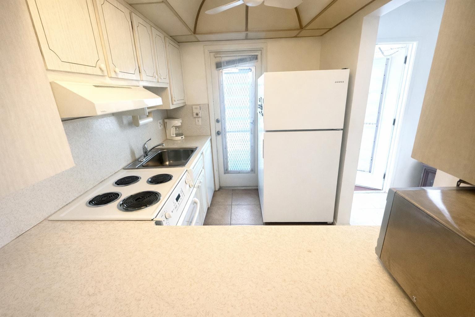 2050 NE 39th Street 209w — photo 8