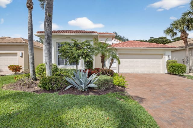 7015 Imperial Beach Circle, Delray Beach, FL 33446