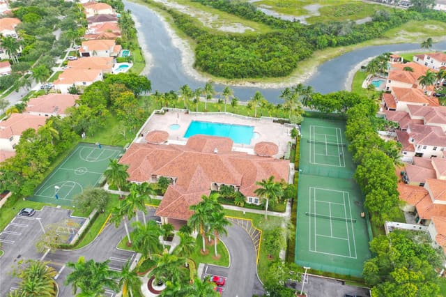 7640 Westwood Drive 411, Tamarac, FL 33321