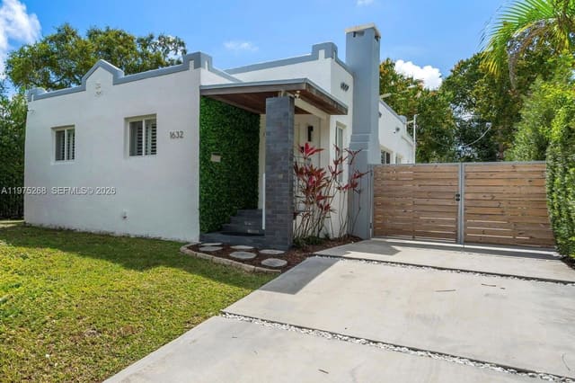 1632 SW 12th Street, sold in Shenandoah, Davie, FL