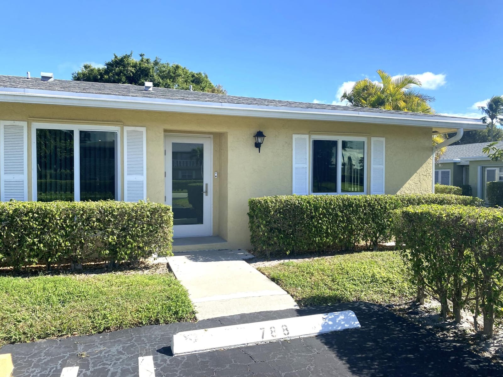 Pending home at 1110 Cactus Terrace D, Delray Beach, FL 33445
