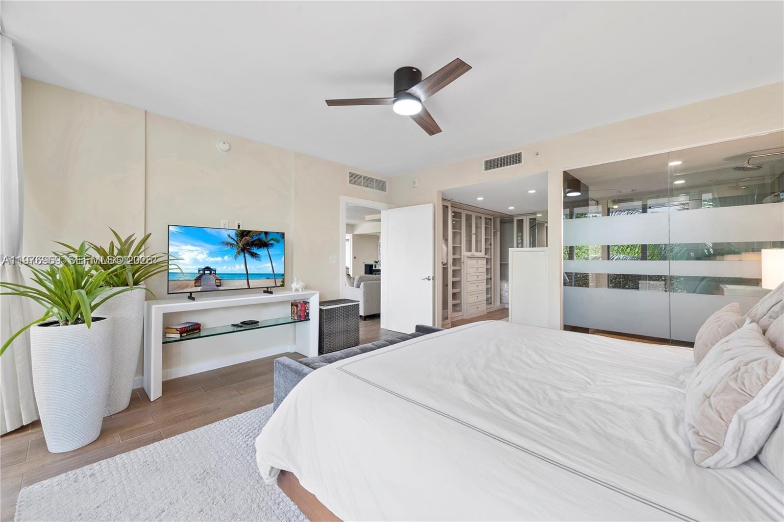 2155 Washington Court 309, Miami Beach, FL 33139 photo 12