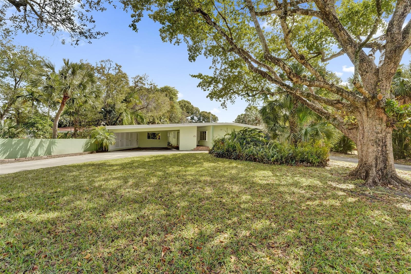 720 E Country Club Circle, Plantation, FL 33317 photo 1