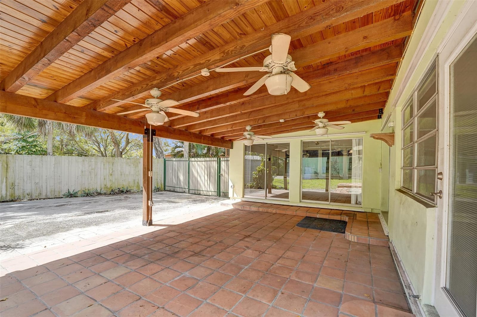 720 E Country Club Circle, Plantation, FL 33317 photo 12