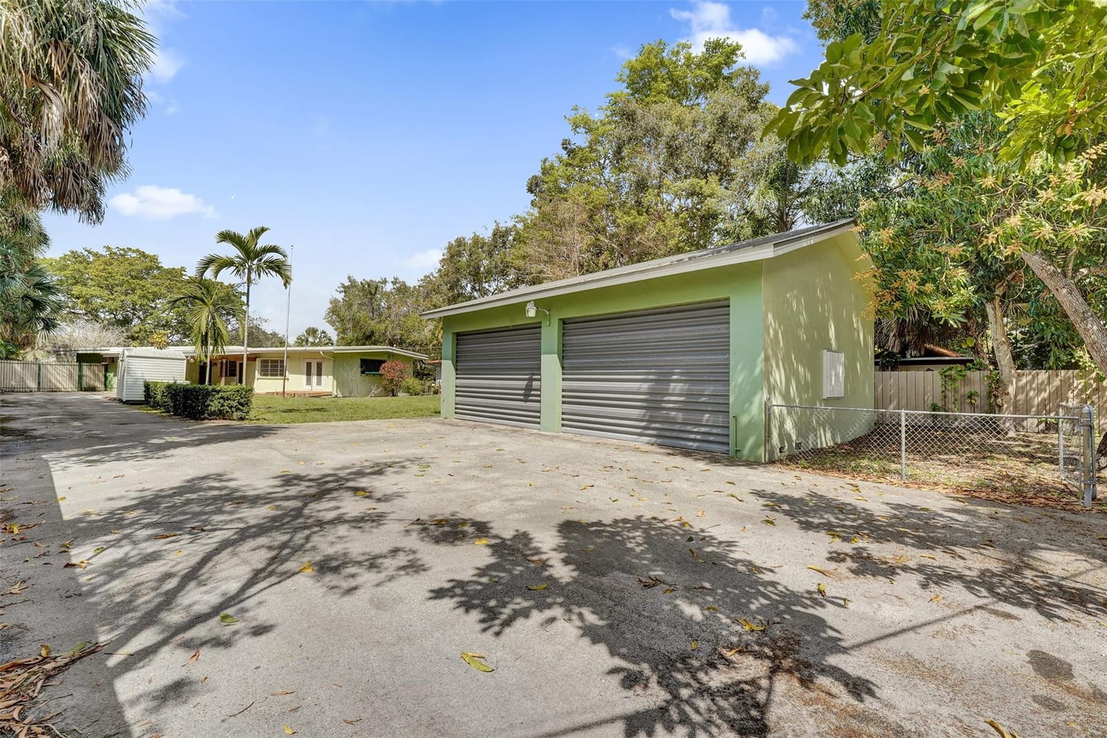 720 E Country Club Circle, Plantation, FL 33317 photo 9